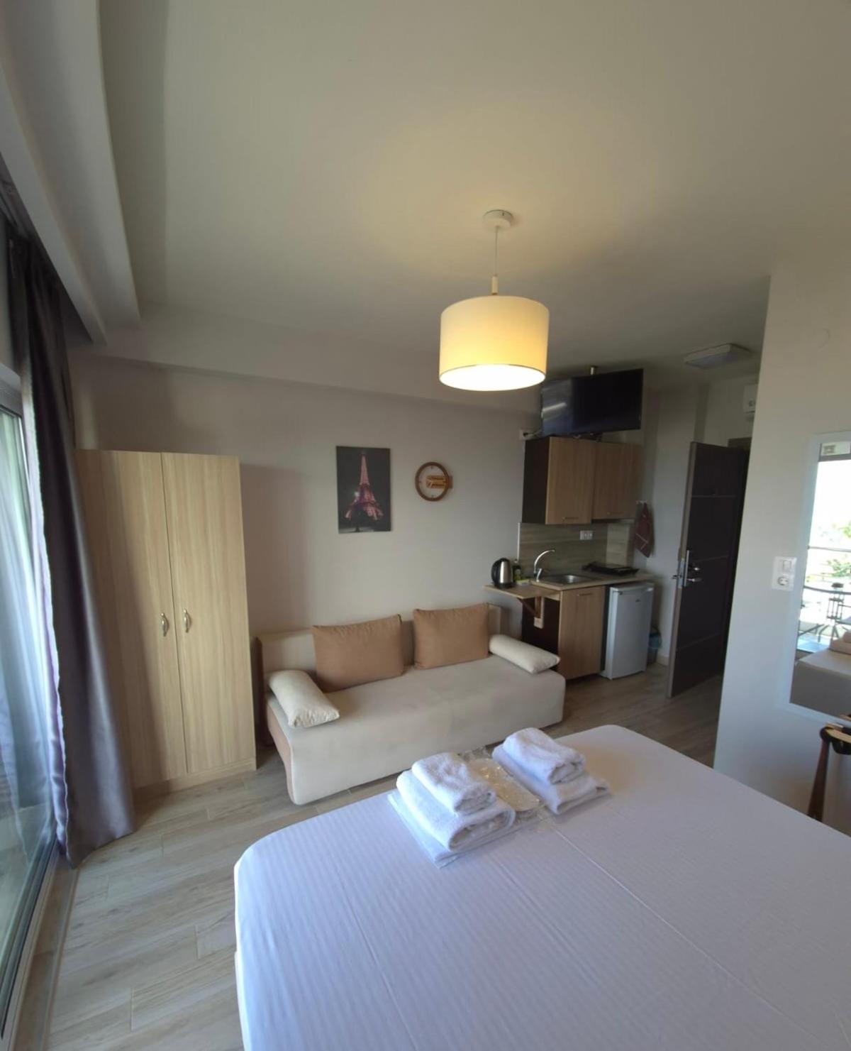 Nikolaidis Apartments Nea Plagia Chambre photo